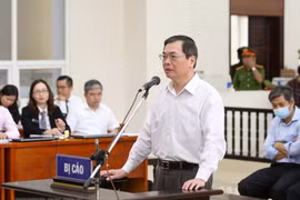 Bị cáo Vũ Huy Hoàng (cựu Bộ trưởng Bộ Công Thương) khai báo trước tòa. (Ảnh: Phạm Kiên/TTXVN) 