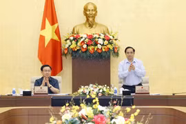Hinh ảnh Thủ tướng Phạm Minh Chính và Chủ tịch Quốc hội Vương Đình Huệ đồng chủ trì cuộc họp về công tác chuẩn bị cho Kỳ họp thứ nhất, Quốc hội khóa XV. (Ảnh: Doãn Tấn/TTXVN)