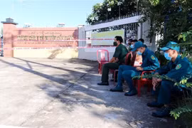 Phong tỏa Bệnh viện Đa khoa huyện Cần Đước từ 22 giờ ngày 29/5. (Ảnh: Thanh Bình/TTXVN) 