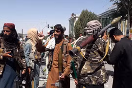 Các tay súng Taliban tại thành phố Kandahar, Afghanistan, ngày 13/8/2021. (Ảnh: THX/TTXVN)