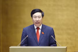 Phó Thủ tướng Chính phủ nhiệm kỳ 2016-2021 Phạm Bình Minh trình bày Báo cáo về đánh giá kết quả thực hiện kế hoạch phát triển kinh tế-xã hội, ngân sách nhà nước 6 tháng đầu năm và các giải pháp thực hiện kế hoạch phát triển kinh tế-xã hội, ngân sách nhà n