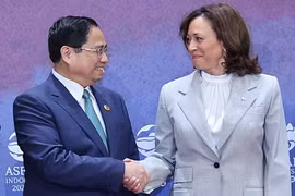 Thủ tướng Phạm Minh Chính và Phó Tổng thống Hoa Kỳ, Kamala Harris gặp gỡ nhân dịp dự Hội nghị Cấp cao ASEAN 43 và các Hội nghị Cấp cao liên quan tại Jakarta, Indonesia. (Ảnh: Dương Giang/TTXVN) 
