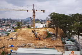 Ngang nhiên xây khách sạn 5 sao không phép giữa trung tâm Đà Lạt