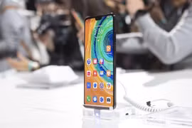 Điện thoại Huawei Mate 30. (Nguồn: EPA)