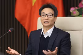 Phó Thủ tướng Vũ Đức Đam, Trưởng ban chỉ đạo liên ngành Trung ương về an toàn thực phẩm giao nhiệm vụ cho các bộ, ngành liên quan kịp thời, kiên quyết trấn chỉnh hoạt động kinh doanh thực phẩm chức năng. (Ảnh: Dương Giang/TTXVN)