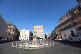 Cảnh vắng vẻ do ảnh hưởng của dịch COVID-19 tại Rome, Italy ngày 16/3/2020. (Ảnh: THX/TTXVN)