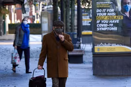 Người dân tại thủ đô London của Anh. (Ảnh: Getty)