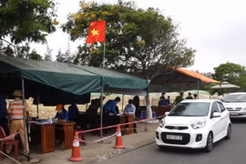 Ấm lòng những chuyến xe đêm hỗ trợ tuyến đầu phòng dịch