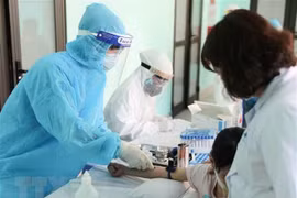 Hà Nội xét nghiệm nhanh COVID-19 cho người từ Đà Nẵng trở về
