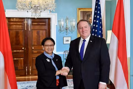 Ngoại trưởng Mỹ Mike Pompeo và người đồng cấp Indonesia Retno Marsudi trong cuộc gặp hồi năm 2018. (Ảnh: BNG Mỹ)