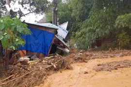 Mưa lớn gây sạt lở nghiêm trọng tại huyện Nam Trà My, tỉnh Quảng Nam.( Ảnh: baochinhphu.vn)