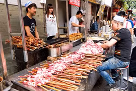 Trung Quốc quay trở lại với "nền kinh tế hàng rong" sau mùa dịch bệnh