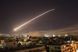 Syria: Hình ảnh về vụ tấn công tên lửa ở gần thủ đô Damascus 