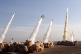 Iran vừa tấn công 2 căn cứ quân sự Mỹ. (Ảnh minh hoạ: Daily Wire)