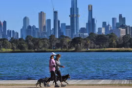 Melbourne nới lỏng giới nghiêm sau gần 2 tháng phong tỏa