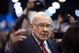 Tỷ phú Warren Buffett tại một cuộc họp báo ở Omaha, Nebraska, Mỹ. (Ảnh: AFP/TTXVN)