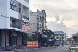 Khu vực cách ly tại thị xã An Nhơn đối với các trường hợp liên quan đến trường hợp ông C. làm nghề lái xe đông lạnh đường dài phát hiện dương tính tại Bắc Giang. (Ảnh: Phạm Kha/TTXVN)