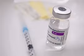 Vaccine ngừa COVID-19 của AstraZeneca. (Ảnh: AFP/TTXVN)