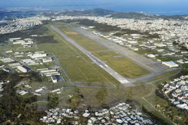 Căn cứ không quân Futenma tại Ginowan, tỉnh Okinawa tháng 9/2012. (Nguồn: Kyodo/TTXVN) 