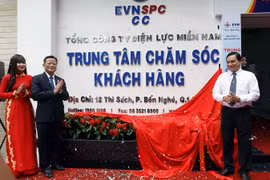Nghi thức ra mắt chăm sóc khách hàng của EVN SPC. (Ảnh: Thanh Vũ/TTXVN)