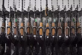 Súng AK-47 được các tay súng sử dụng trong thảm kịch tại Paris đến từ đâu? (Nguồn: AFP/Getty Images)