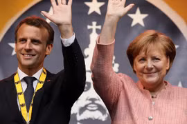Tổng thống Pháp Emmanuel Macron và Thủ tướng Đức Angela Merkel. (Nguồn: EPA/EFE)