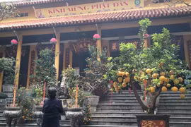 Chùa Quán Sứ mở cửa cho khách thập phương dâng hương lễ Phật ngày 8/3. (Ảnh: Minh Thu/Vietnam+)