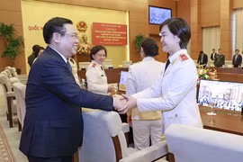 Chủ tịch Quốc hội Vương Đình Huệ với các đại biểu. (Ảnh: Doãn Tấn/TTXVN)