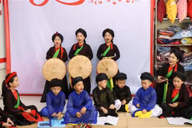 Các em thiếu nhi câu lạc bộ Quan họ măng non xã Hoàn Sơn, huyện Tiên Du, tỉnh Bắc Ninh trong một buổi sinh hoạt. (Ảnh: Thanh Thương/TTXVN)