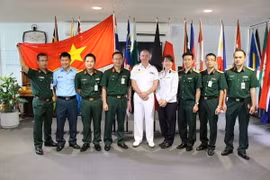 Các học viên Học bổng Thạc sỹ của Quân đội Việt Nam khóa 2017 tại Trung tâm Đào tạo Quốc Phòng Quốc tế Australia, Laverton, Victoria. (Ảnh: TTXVN phát)