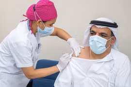 UAE là nước đầu tiên sử dụng đại trà vắcxin COVID-19 của Trung Quốc
