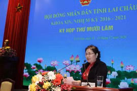 Bà Giàng Páo Mỷ, Bí thư Tỉnh ủy, Trưởng đoàn đại biểu Quốc hội, Chủ tịch HĐND tỉnh khóa XIV, nhiệm kỳ 2016-2021 phát biểu. (Ảnh: Quý Trung/TTXVN)