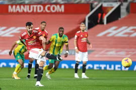Premier League: Tottenham lên đỉnh, Old Trafford lần đầu trọn niềm vui