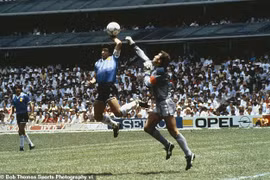 Những hình ảnh đáng nhớ về huyền thoại bóng đá Diego Maradona