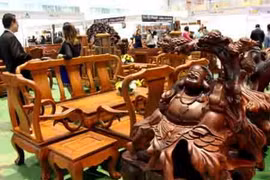 Triển lãm hàng thủ công mỹ nghệ "Sản phẩm lưu niệm Lào" 