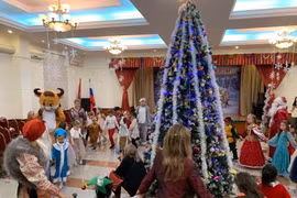 Các em nhỏ tham gia lễ hội. (Ảnh: Việt Đức/Vietnam+)