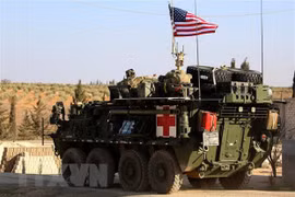 Xe quân sự Mỹ di chuyển gần làng Yalani ở ngoại ô phía Tây thành phố Manbij, Syria. (Ảnh minh họa: AFP/TTXVN)