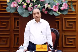 Thủ tướng Nguyễn Xuân Phúc thông báo nhanh về cơn bão số 9 đổ bộ vào miền Trung. (Ảnh: Thống Nhất/TTXVN)