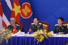 Đại tướng Ngô Xuân Lịch, Ủy viên Bộ Chính trị, Phó Bí thư Quân ủy Trung ương, Bộ trưởng Quốc phòng Việt Nam phát biểu khai mạc chương trình làm việc. (Ảnh: Dương Giang/TTXVN)