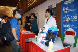 Doanh nghiệp giới thiệu thương hiệu M&A bên lề Diễn đàn M&A Việt Nam 2020. (Ảnh: Mỹ Phương/TTXVN)