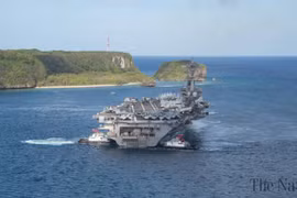 Tàu khu trục mang tên lửa dẫn đường USS Ross. (Nguồn: The Nation)