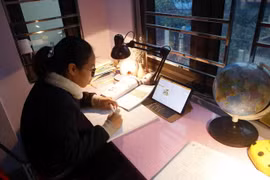 Học sinh học trực tuyến tại nhà. (Ảnh: Phạm Kiên/TTXVN)