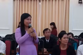 Cô Nguyễn Thị Bích Thủy chia sẻ tại buổi gặp mặt lãnh đạo Bộ Giáo dục và Đào tạo. (|Ảnh: Phạm Mai/Vietnam+)