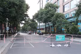 Khu phố trên đường Lý Tự Trọng, phường Lộc Thọ, Nha Trang là vùng không có dịch, người lạ không được vào khu vực này. (Ảnh: Tiên Minh/TTXVN)