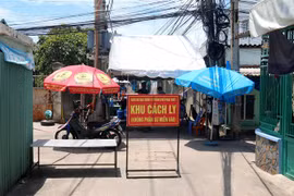 Một khu vực bị phong tỏa, cách ly tại Phan Thiết. (Ảnh: Nguyễn Thanh/TTXVN)