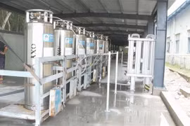 Hệ thống oxy cung cấp tại cơ sở của bệnh viện huyện Bắc Tân Uyên, Bình Dương để thu dung điều trị bệnh nhân mắc COVID-19 ở tầng 1 và tầng 2. (Ảnh: TTXVN)