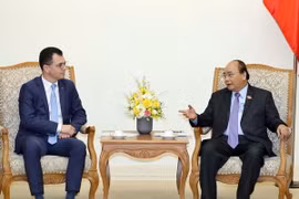 Thủ tướng Nguyễn Xuân Phúc tiếp ông Stefan Radu Oprea, Bộ trưởng Bộ Môi trường Kinh doanh, Thương mại và Doanh nghiệp Romania. (Ảnh: Thống Nhất/TTXVN)