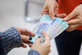 Thưởng Tết Dương lịch năm 2021 tăng kỷ lục so với các năm trước. (Ảnh minh họa: PV/Vietnam+)