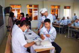 Lao động Việt Nam kiểm tra sức khỏe trước khi sang Hàn Quốc làm việc (Ảnh minh hoạ: PV/Vietnam+)