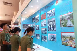 Triển lãm có ý nghĩa giáo dục lịch sử cho công chúng, lực lượng vũ trang, học sinh, sinh viên. (Ảnh: Minh Thu/Vietnam+)